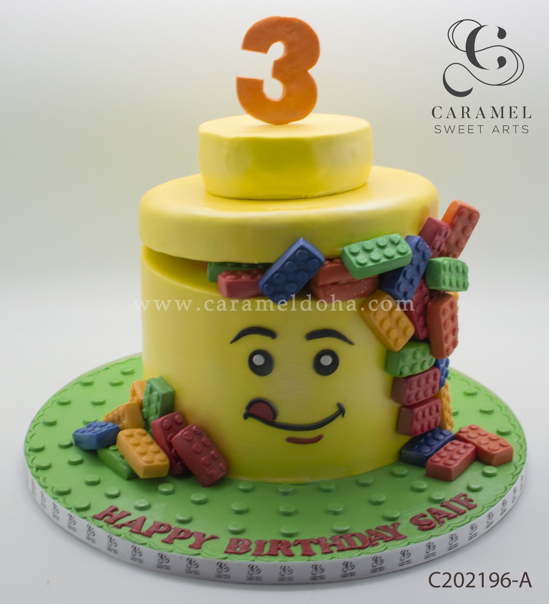 Cute idea - you could do these all separate so each child gets an  individual cake - they could take it home whole if… | Lego birthday cake, Lego  cake, Lego birthday