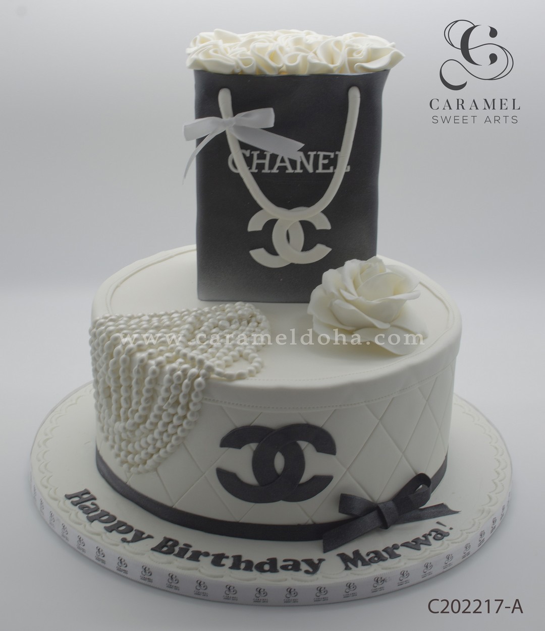 Chanel Cake | Chanel cake, Birthday cakes for women, Cake