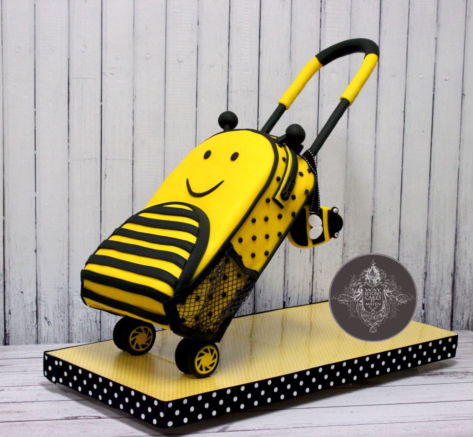 979ce8b6f4e82df9435b762193cf2af4.jpg Luggage Cake - Image 1