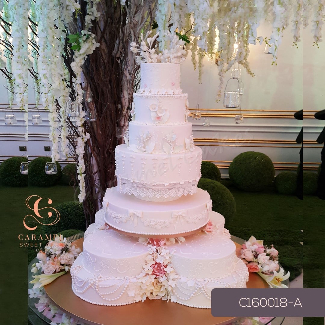 c160018-a.jpg Wedding Cake - Image 1