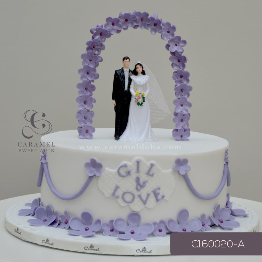 c160020-a.jpg Bride & Groom Cake - Image 1