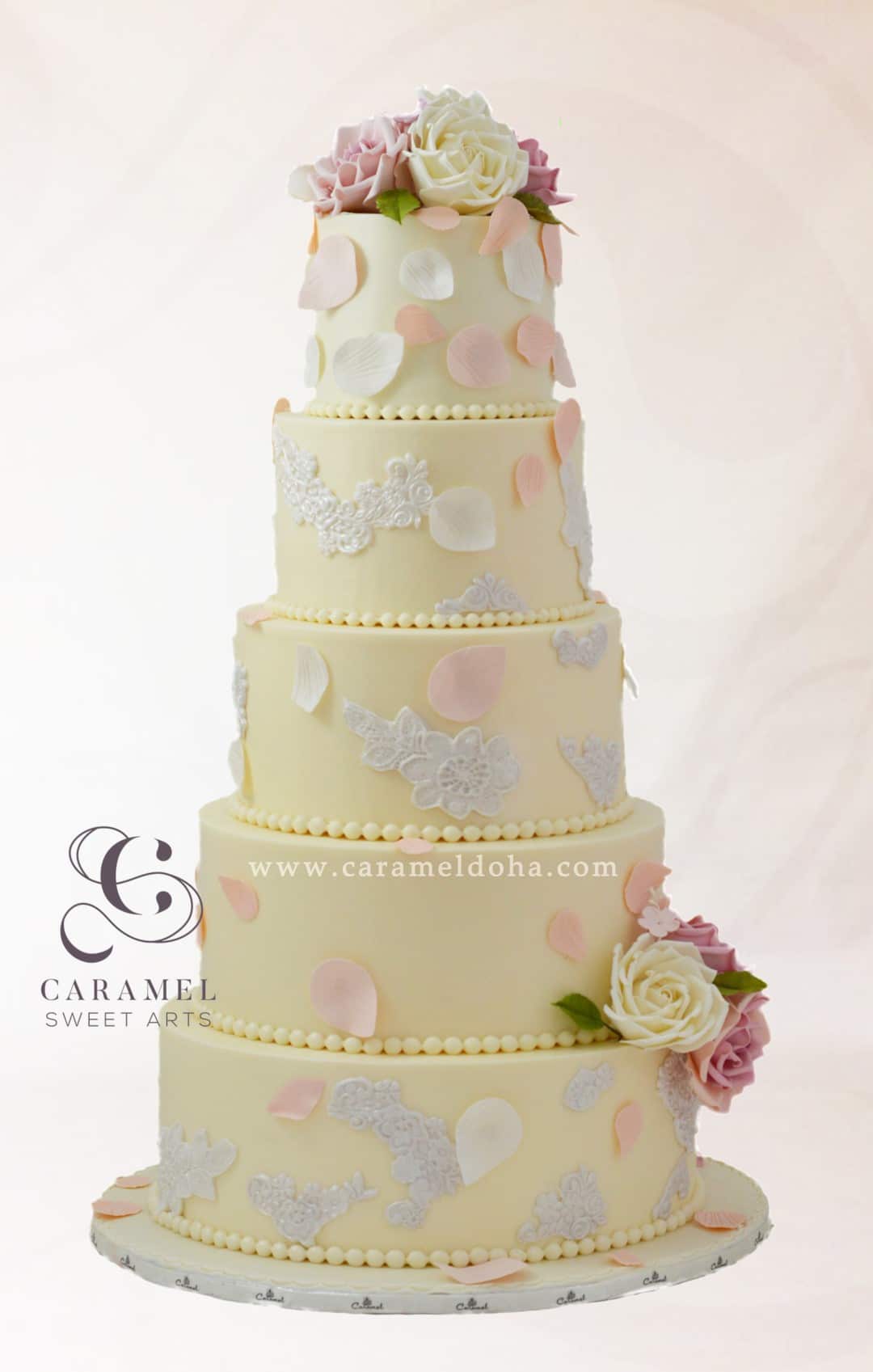 c160042-a.jpg Wedding Cake - Image 1