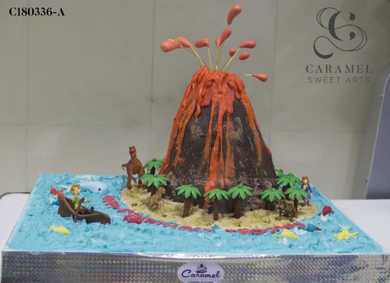 c180336-a.jpg Dinosaur Cake - Image 1