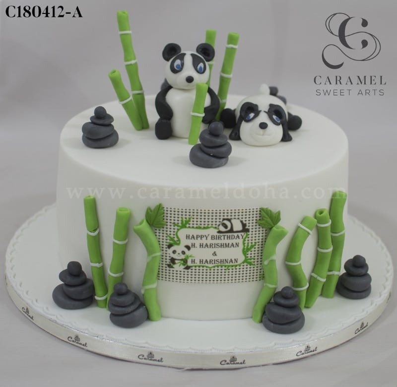 c180412-a.jpg Panda Cake - Image 1