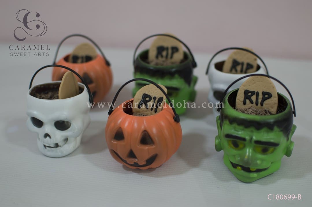 c180699-b.jpg Halloween Cupcakes - Image 1