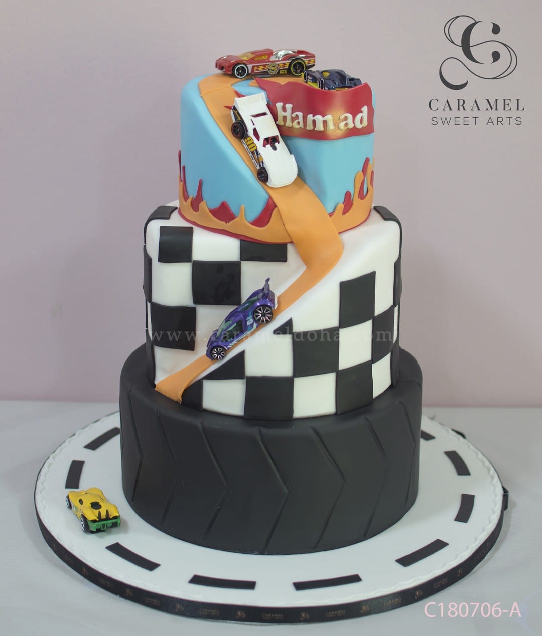 c180706-a_1.jpg McQueen Cars Cake - Image 1