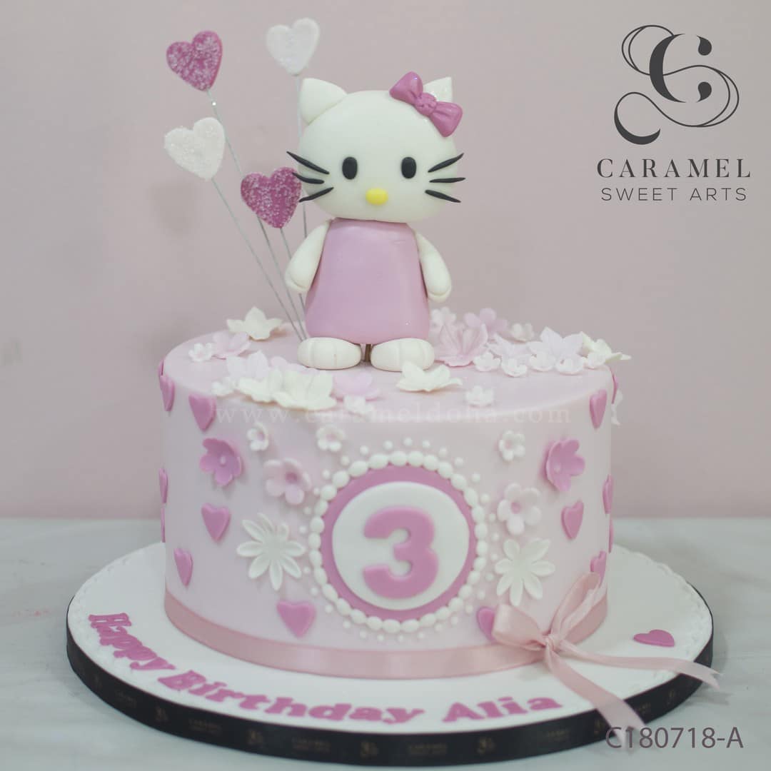 c180718-a.jpg Hello Kitty Cake - Image 1