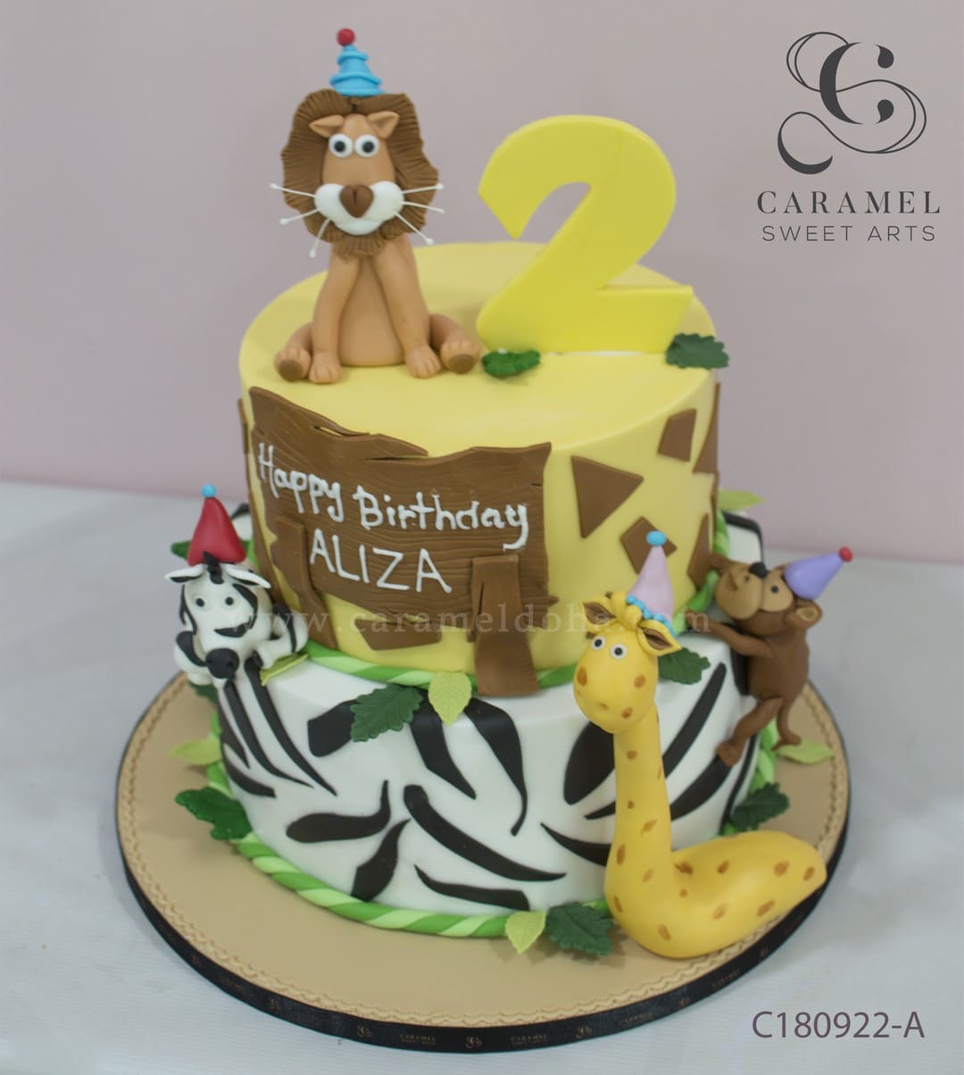 c180922-a.jpg Safari & Farm Animals Cake - Image 1