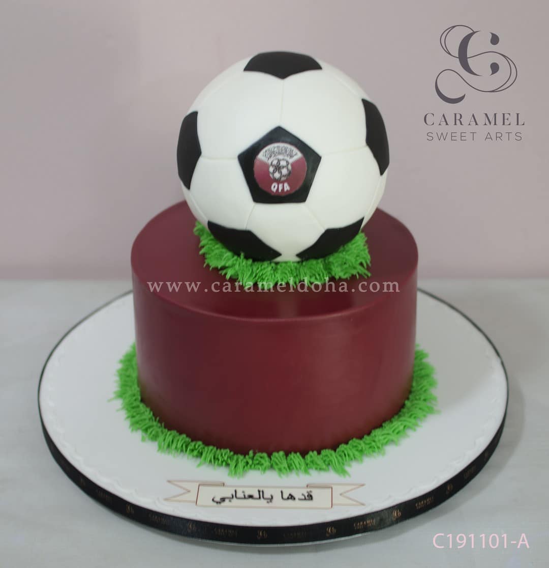 c191101-a.jpg Football Cake - Image 1