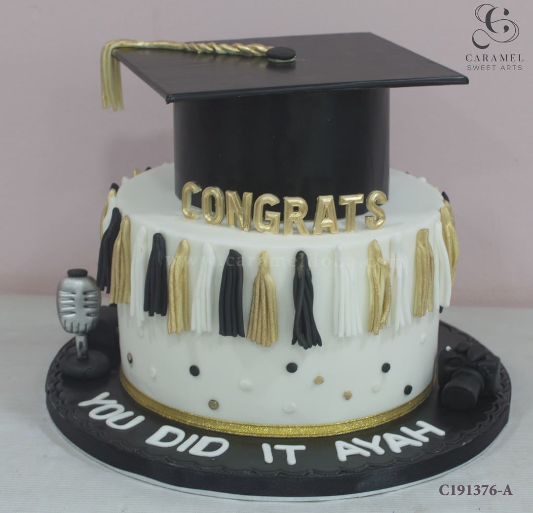 c191376-a.jpg Graduation Cake - Image 1